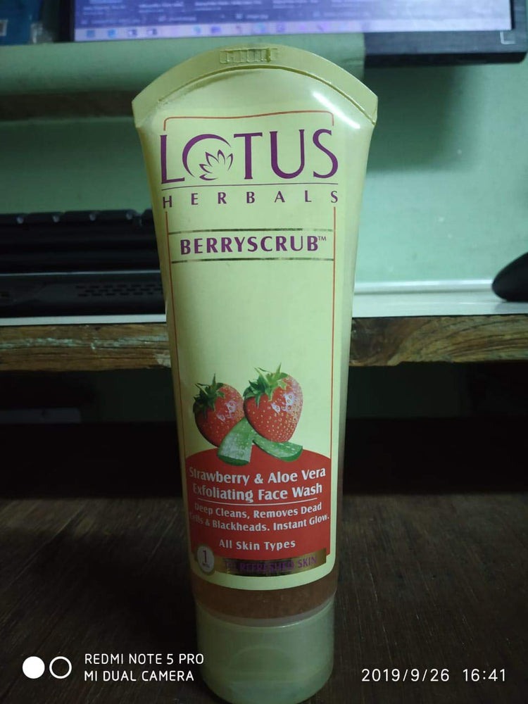 Lotus Herbals Berryscrub Strawberry & Aloe Vera Exfoliating Face Wash | Deep Cleaning | Blackhead Removal | For All Skin Types | 120g