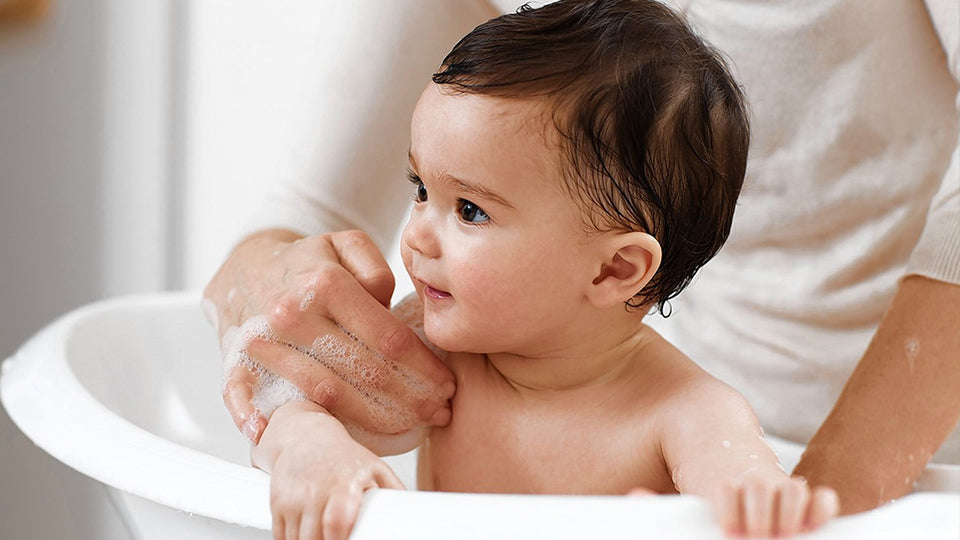 6 Precautions to Take Before you Bathe and Wash your Baby’s Hair